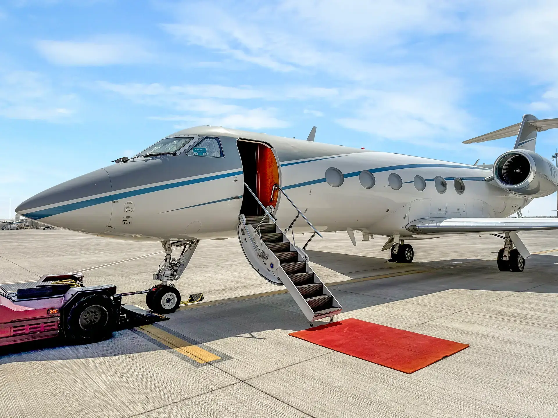 Gulfstream G-IVSP med utfälld trappa på plattan